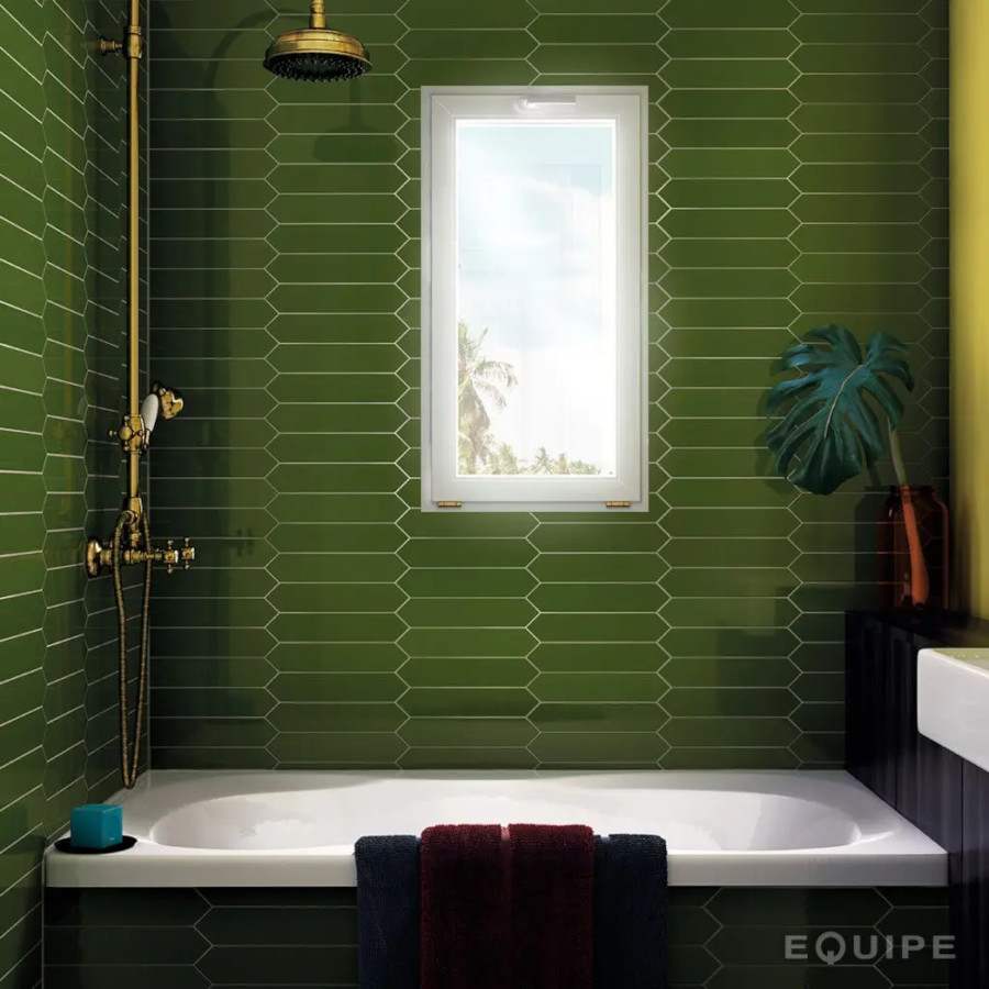 żywo zielona ściana w łazience 