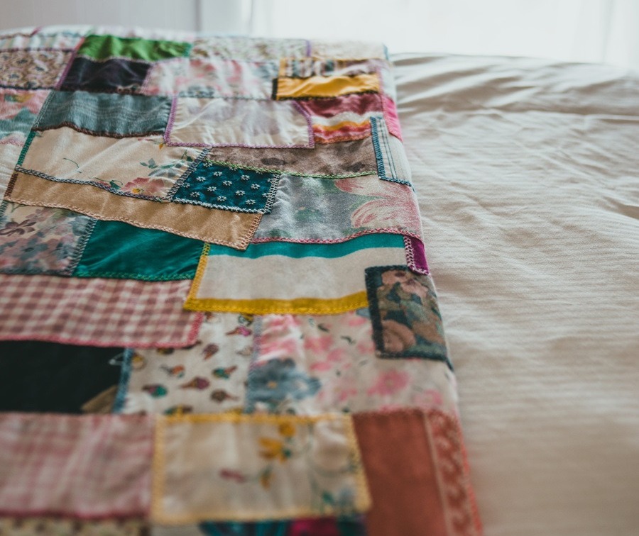 patchwork jako technika łączenia materiałów i wzorów