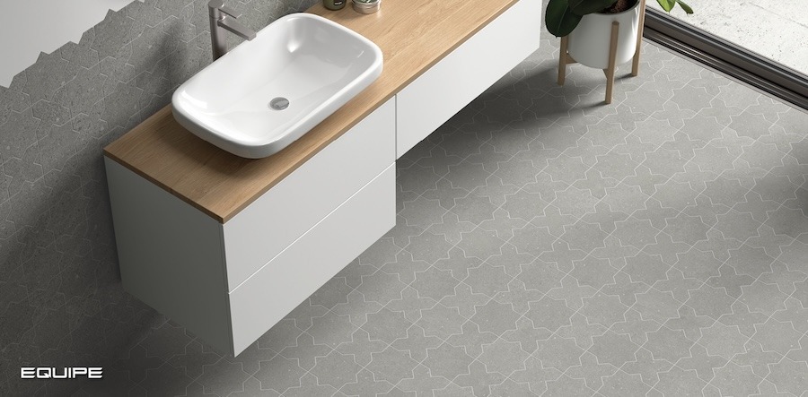 małe płytki ceramiczne na podłogę ze wzorem szarego kamienia
