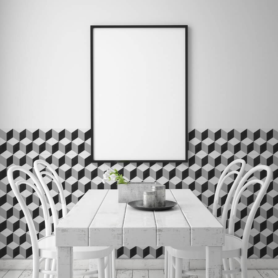 biały stół i białe krzesła w jadalni