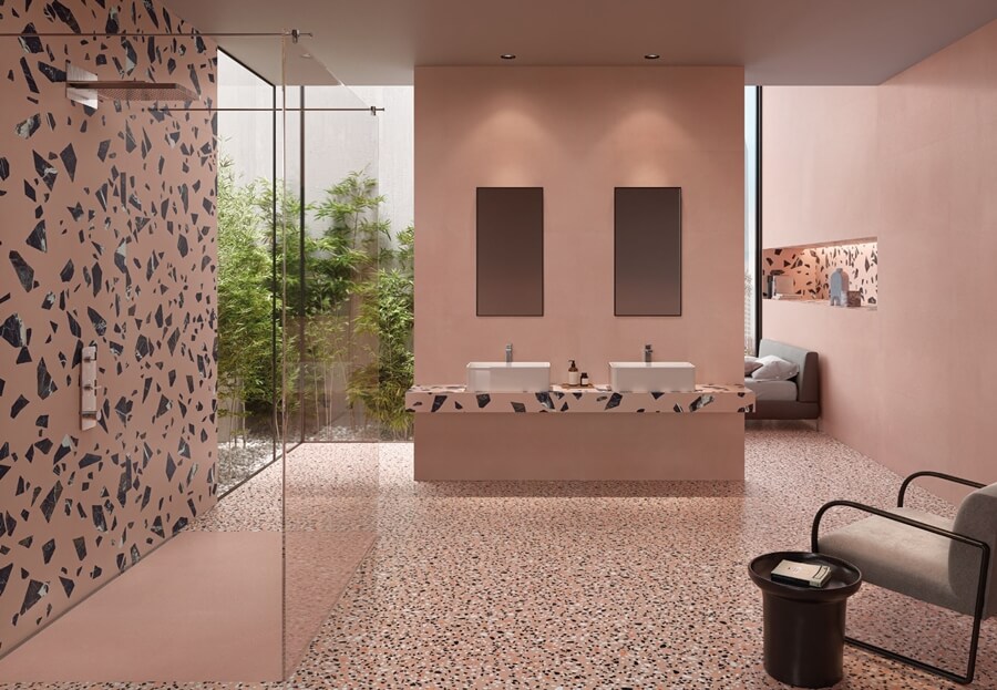 Salon łazienkowy z prysznicem, dwoma umywalkami oraz płytkami wielkoformatowymi lastryko